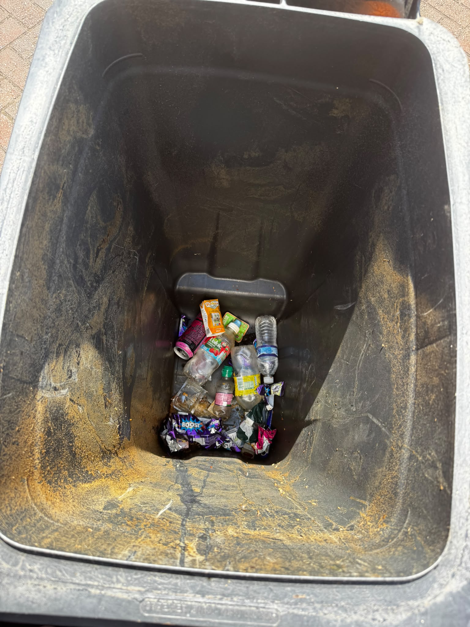 Household waste bin before cleaning