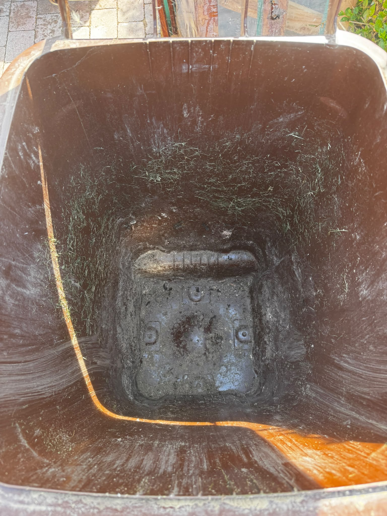 Garden waste bin before cleaning